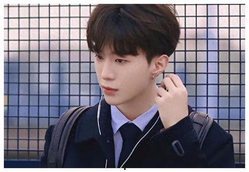 吃瓜爆料范丞丞,娱乐圈的“吃瓜”焦点，揭秘他的成长与蜕变