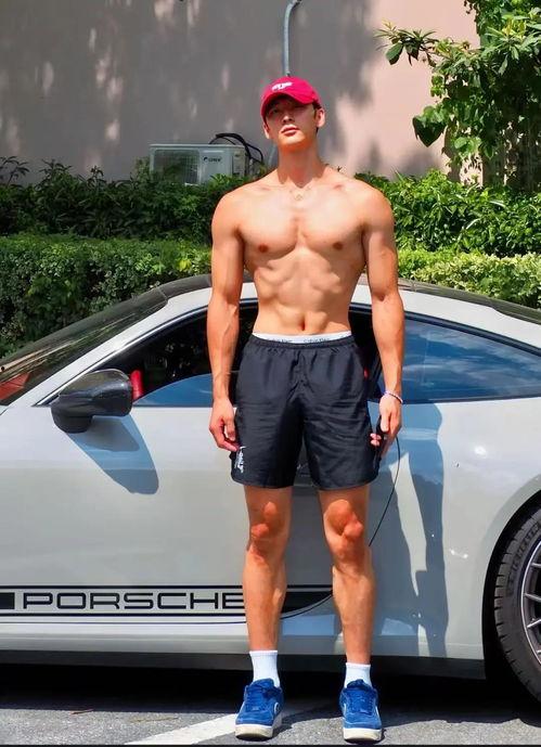 抖音网红和腹肌男吃瓜,笑料百出引网友热议